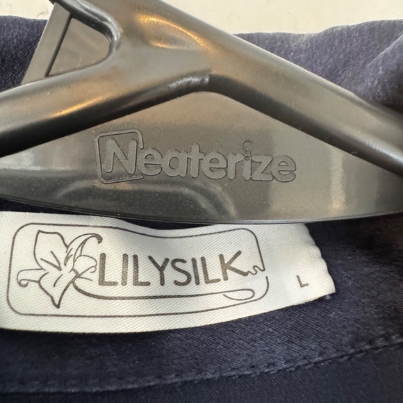 LilySilk Classic Pearl Button Silk Shirt, Navy Blue, Size L - Picture 4 of 7